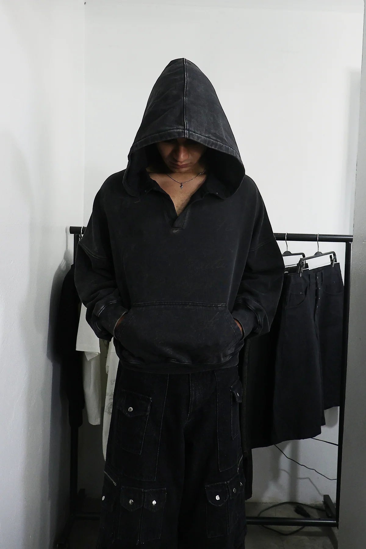 V HOODIE STRAFE