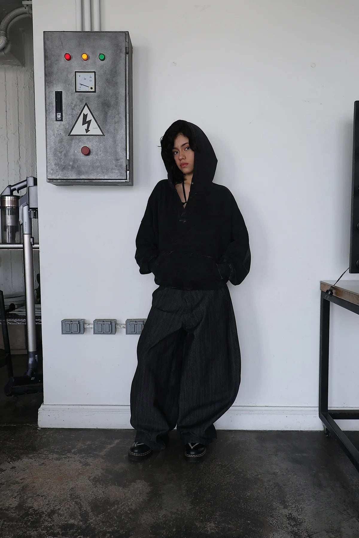 V HOODIE STRAFE